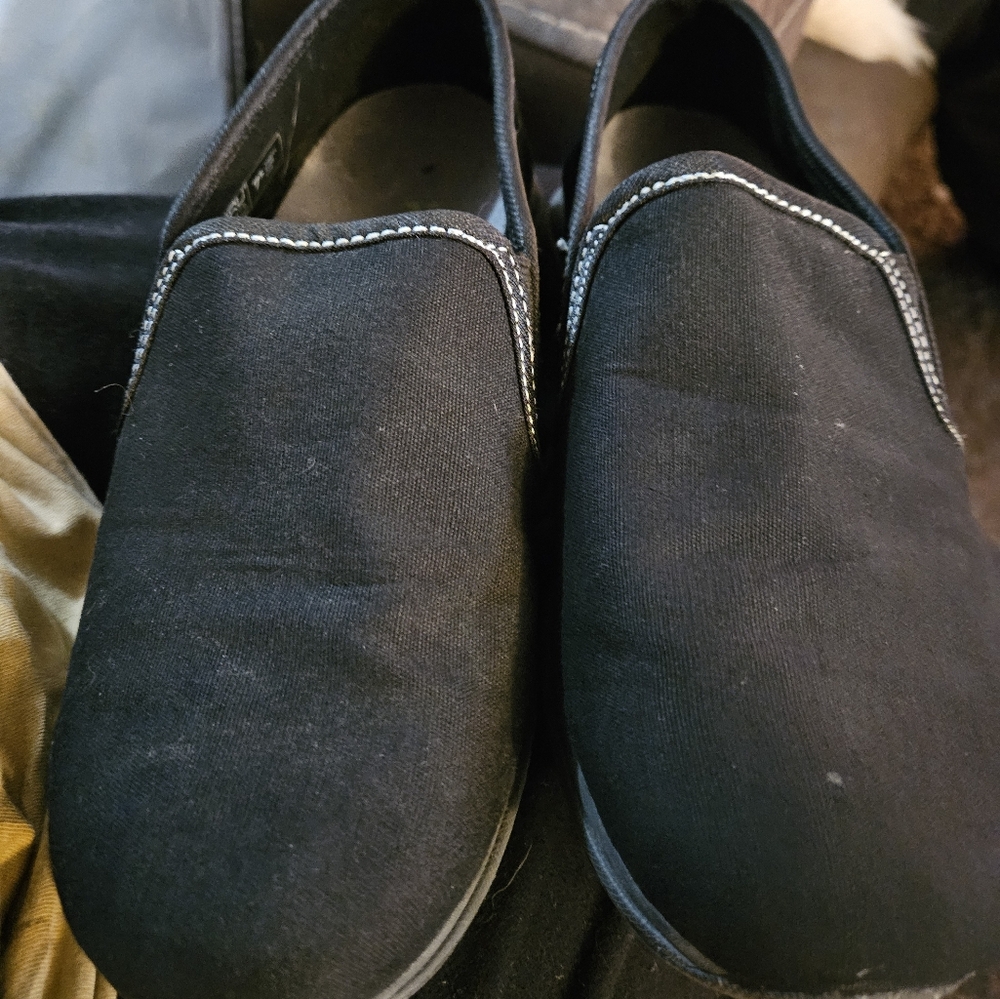 Kuru Cruise black slip on shoes/sneakers women's size 7.5
